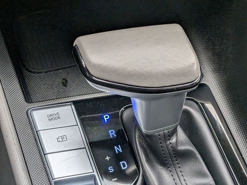 Used 2025 Hyundai Elantra SEL image 19