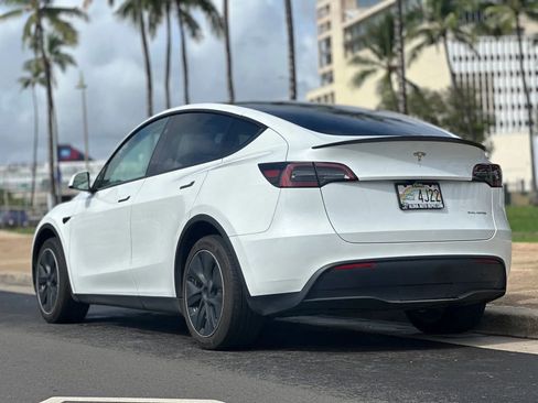 Used 2023 Tesla Model Y Long Range image 3