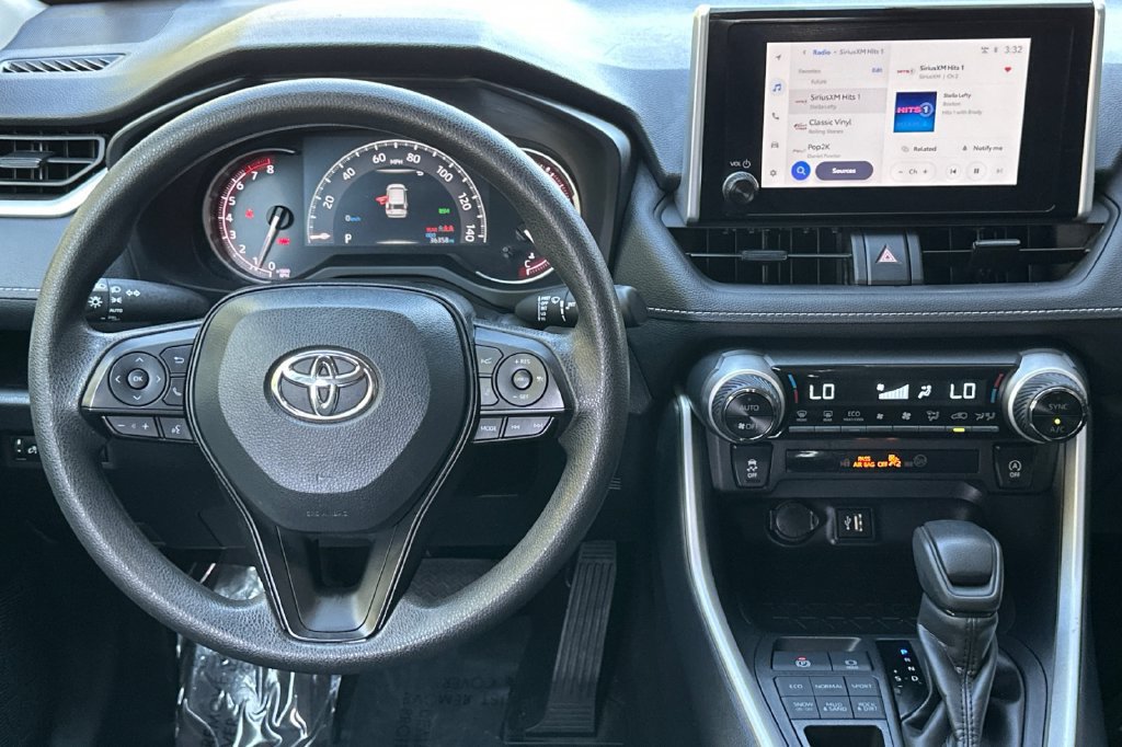 Used 2025 Toyota RAV4 XLE AWD/4WD image 18