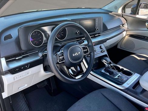 Used 2024 Kia Carnival LX FWD image 16