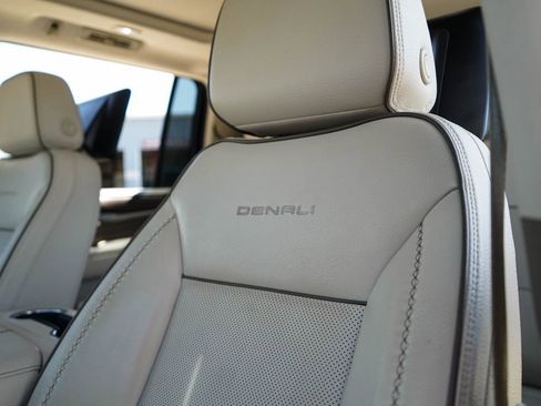 Used 2021 GMC Yukon XL Denali w/ Denali Premium Package AWD/4WD image 37