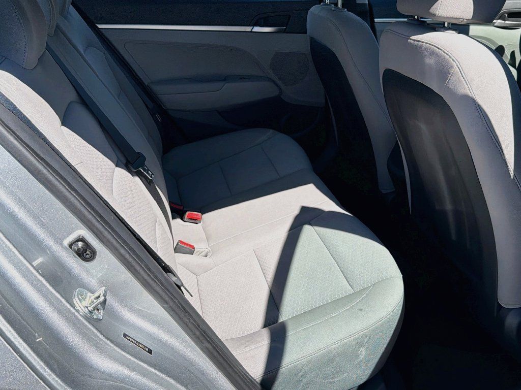 Used 2020 Hyundai Elantra SE FWD image 17