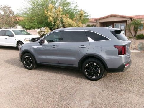 Used 2025 Kia Sorento S w/ Panoramic Sunroof Package image 11