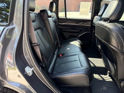 Used 2024 Jeep Grand Cherokee Limited w/ Black Appearance Package AWD/4WD image 31