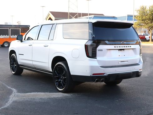 Certified 2025 Chevrolet Suburban High Country image 7