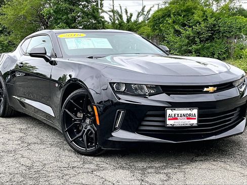 Used 2018 Chevrolet Camaro LT RWD image 2
