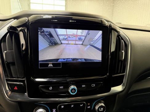 Used 2022 Chevrolet Traverse LT FWD image 16