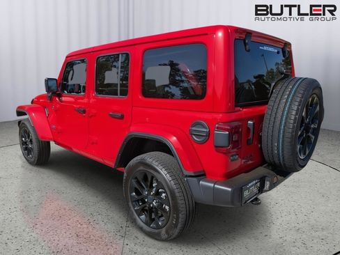 Used 2025 Jeep Wrangler Unlimited Sahara w/ Safety Group AWD/4WD image 6