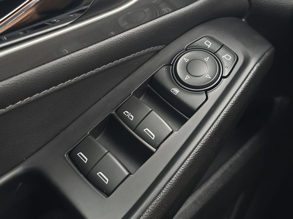 Used 2023 Chevrolet Traverse LT FWD image 24