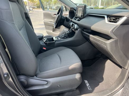 Used 2022 Toyota RAV4 XLE w/ Carpet Mat Package (TMS) image 34
