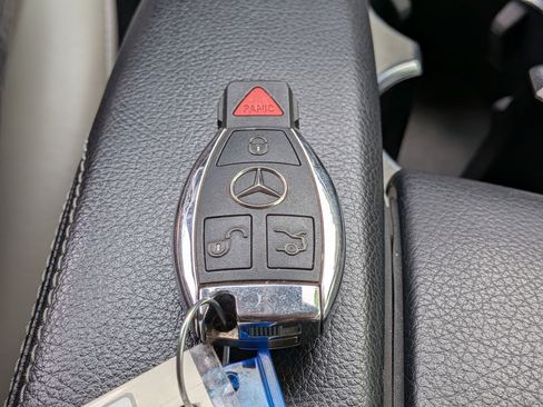 Used 2013 Mercedes-Benz GLK 350 4MATIC image 36