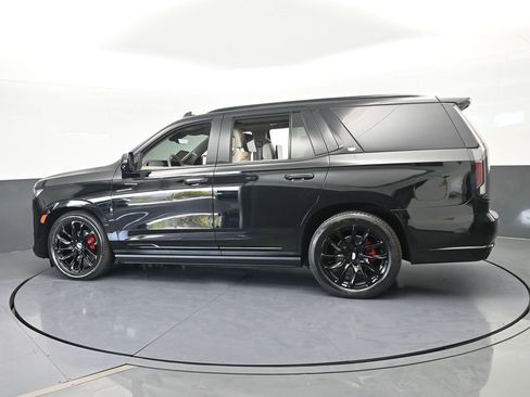 Used 2021 Cadillac Escalade Sport Platinum w/ LPO, ONYX Package image 3