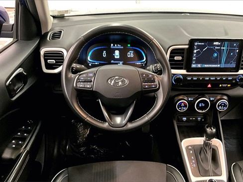 Used 2024 Hyundai Venue Limited image 5