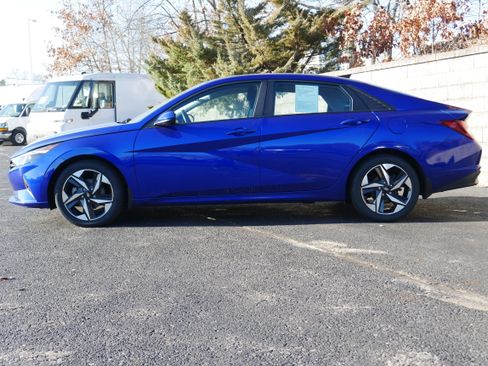 Used 2023 Hyundai Elantra SEL w/ Convenience Package image 3