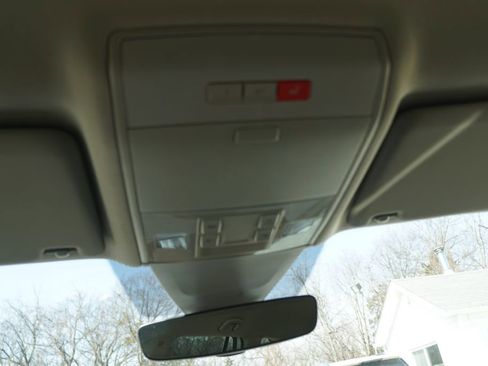 Used 2019 Volkswagen Atlas SE w/ Towing Package image 10