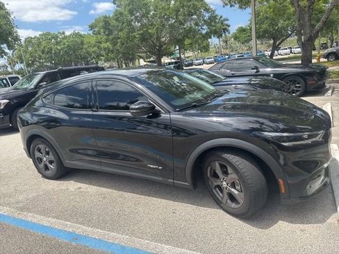 Used 2022 Ford Mustang Mach-E Select image 3