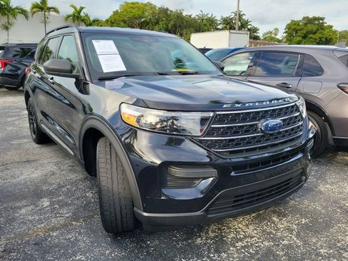 Used 2021 Ford Explorer XLT RWD image 2