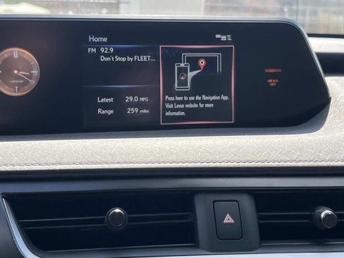 Used 2019 Lexus UX 200 w/ Premium Package image 32