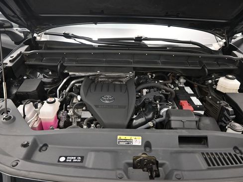 Used 2023 Toyota Highlander XLE AWD/4WD image 13