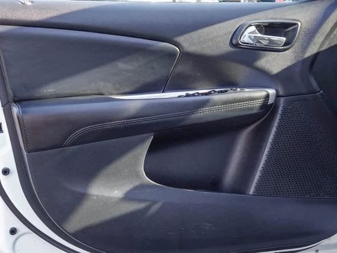 Used 2018 Dodge Journey SXT w/ Blacktop Package image 19