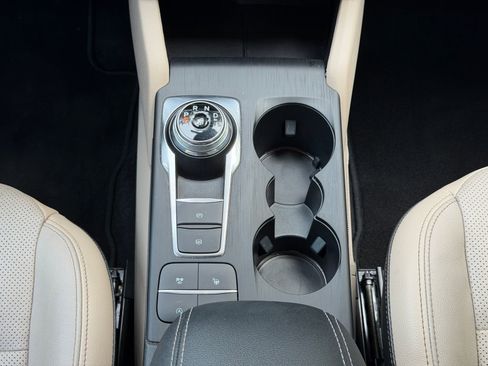 Used 2020 Ford Escape Titanium image 21