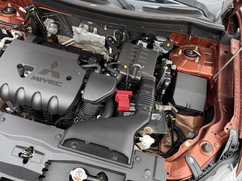 Used 2014 Mitsubishi Outlander SE image 27