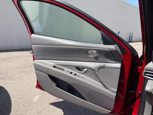 Used 2025 Hyundai Elantra SEL FWD image 18