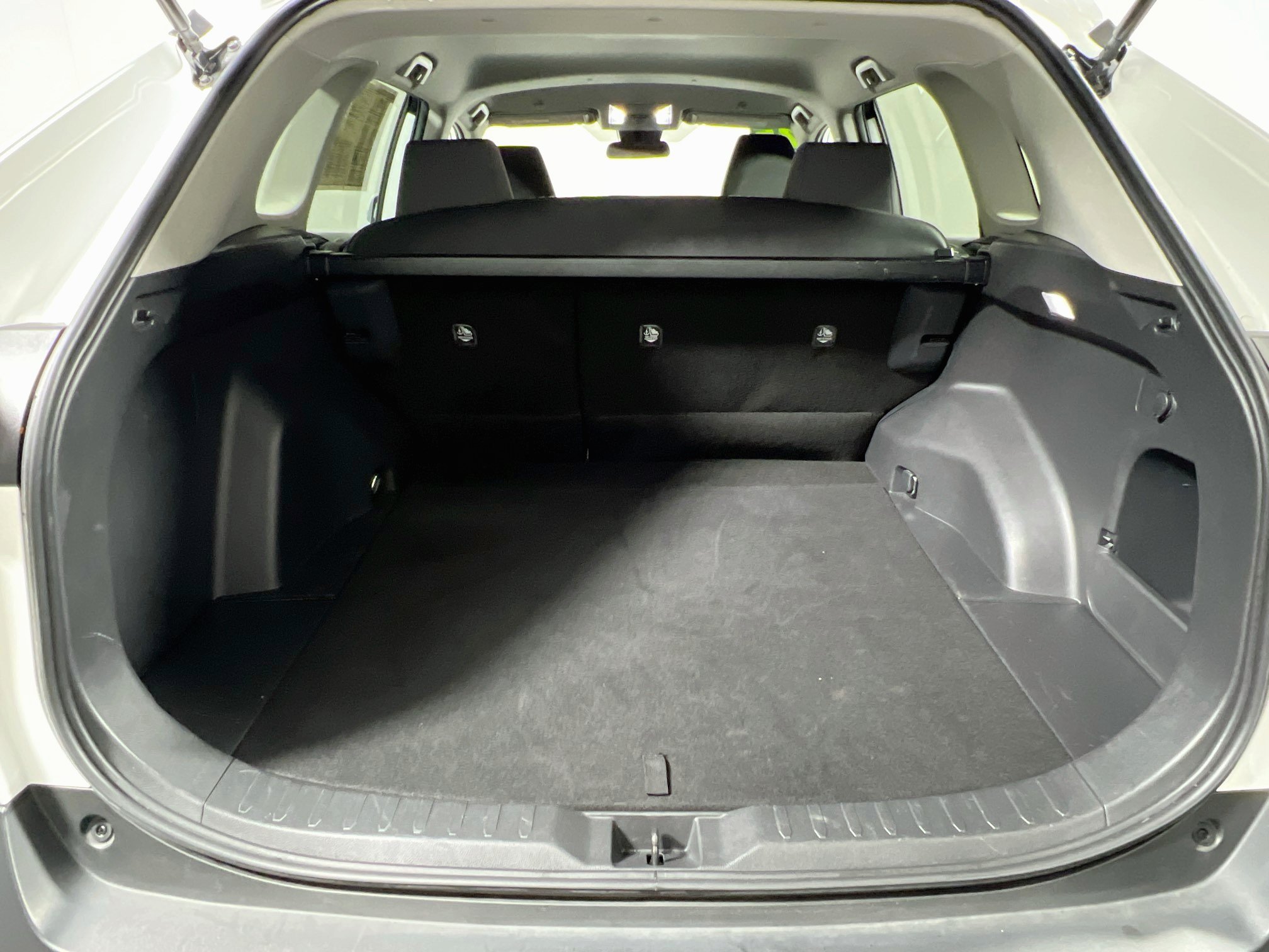 Used 2025 Toyota RAV4 XLE FWD image 34