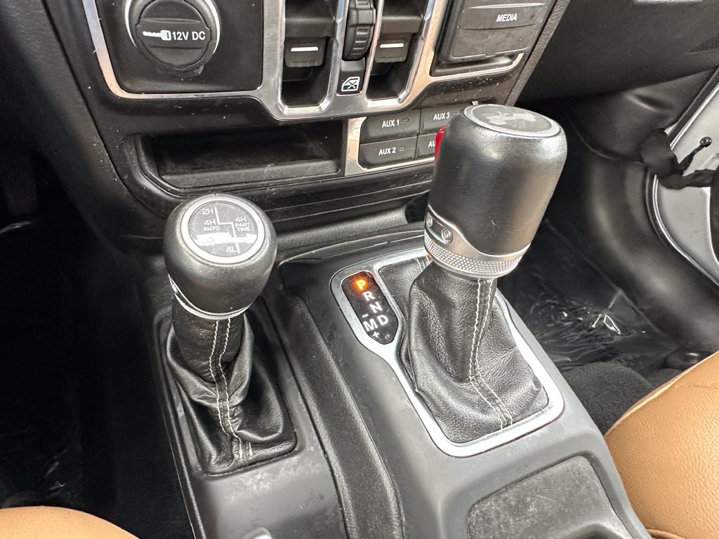 Used 2022 Jeep Wrangler Unlimited Sahara w/ Cold Weather Group AWD/4WD image 34