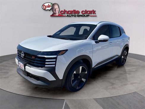 New 2026 Nissan Kicks SR image 2