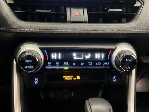 Used 2022 Toyota RAV4 XLE image 19