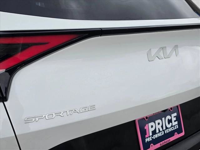 Used 2023 Kia Sportage LX AWD/4WD image 14