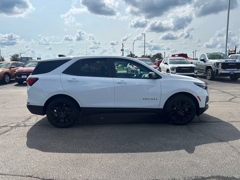 Used 2023 Chevrolet Equinox LS w/ LS Convenience Package AWD/4WD image 3