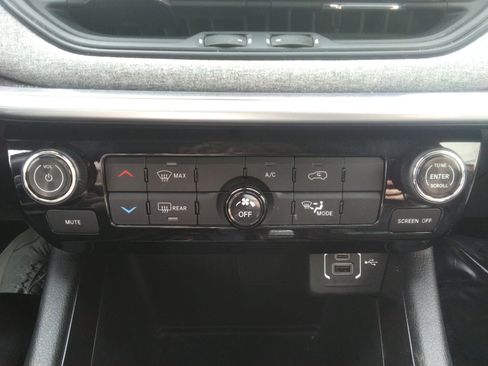 Used 2023 Jeep Compass Latitude image 18