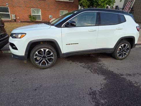 Used 2023 Jeep Compass Limited AWD/4WD image 5