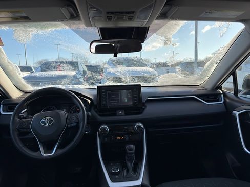Used 2021 Toyota RAV4 XLE image 27