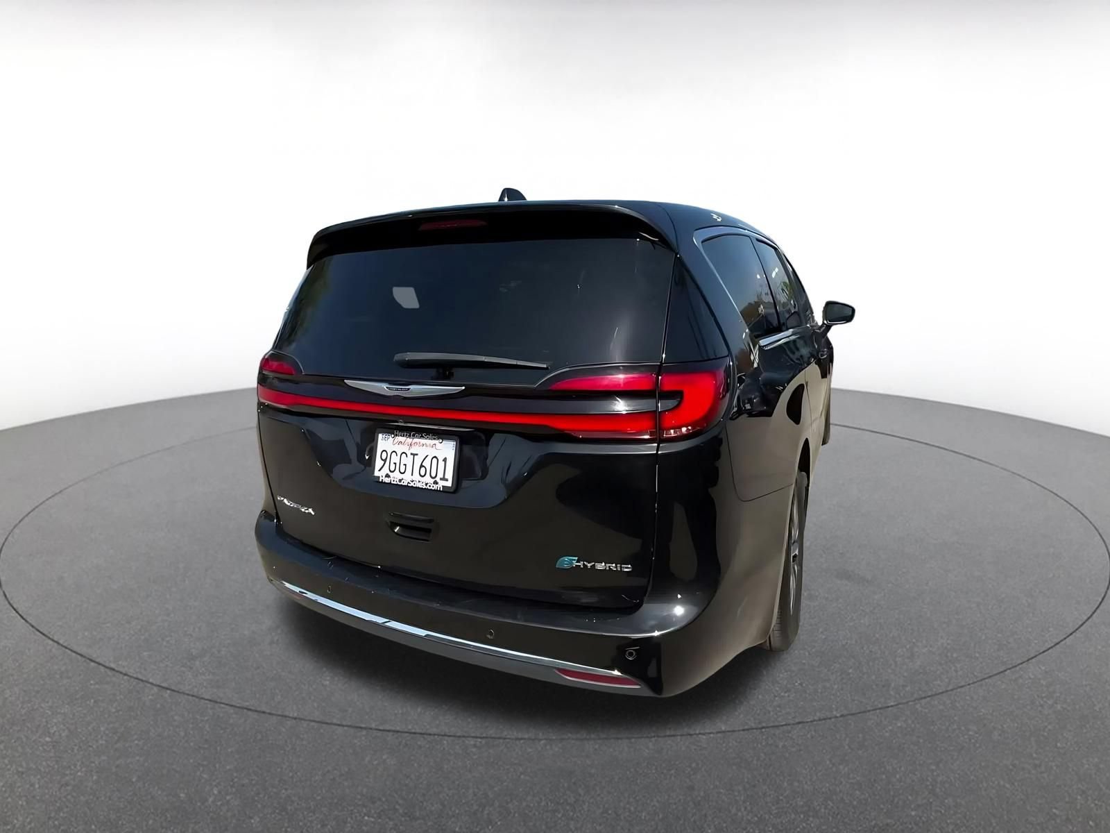 Used 2023 Chrysler Pacifica Touring-L FWD image 13