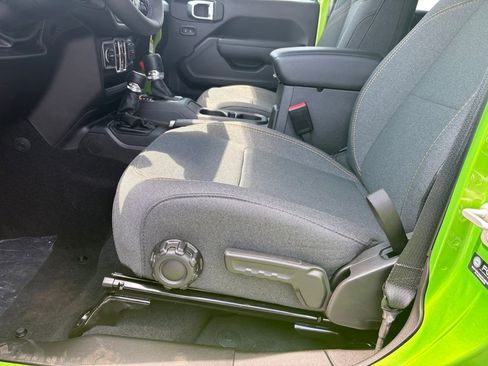 New 2025 Jeep Gladiator Sport image 12