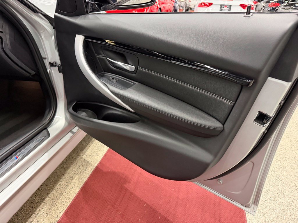 Used 2018 BMW 328d xDrive Sedan AWD/4WD image 28