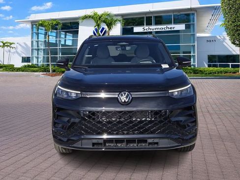 New 2026 Volkswagen Tiguan SE R-Line FWD image 2
