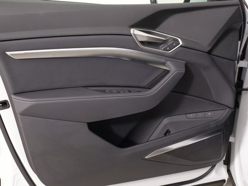 Used 2024 Audi Q8 e-tron Premium Plus w/ Premium Plus Package image 25