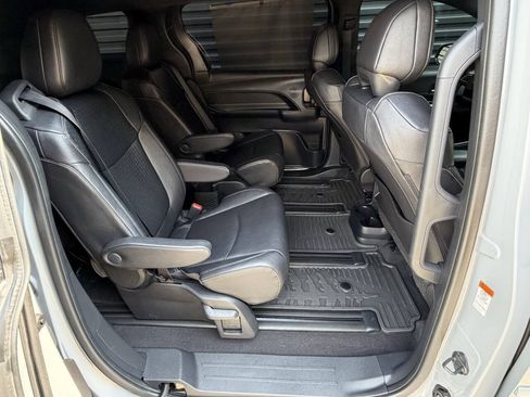Used 2025 Toyota Sienna XLE Woodland Edition AWD/4WD image 24