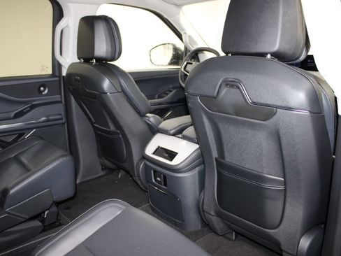New 2027 Lincoln Navigator Premiere RWD image 35