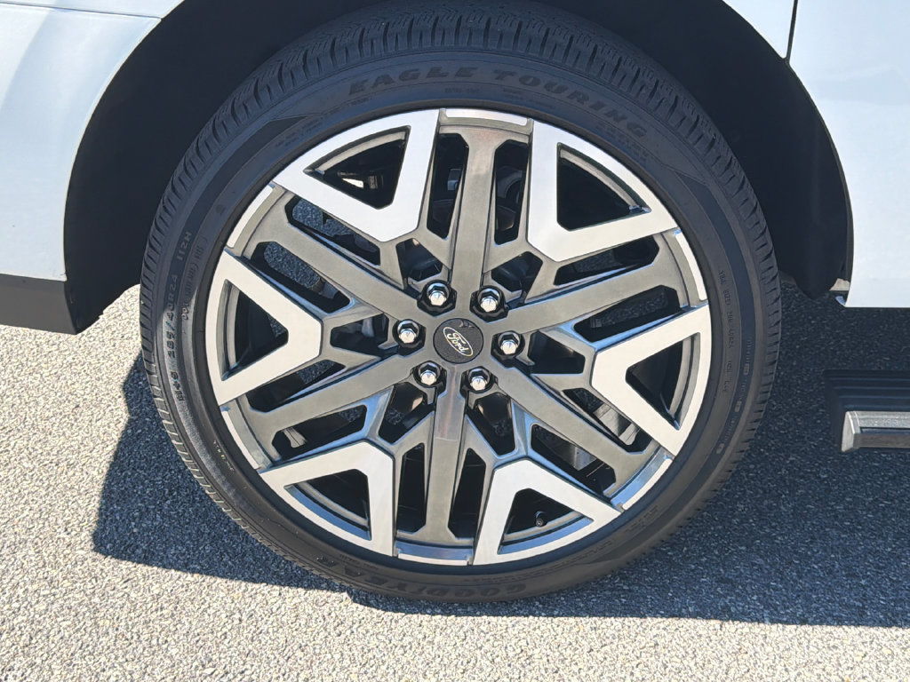 Used 2025 Ford Expedition Max Platinum w/ Platinum Ultimate Package AWD/4WD image 18