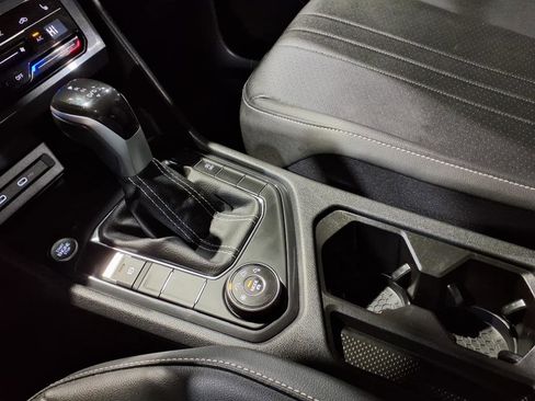 Used 2022 Volkswagen Tiguan SE image 23