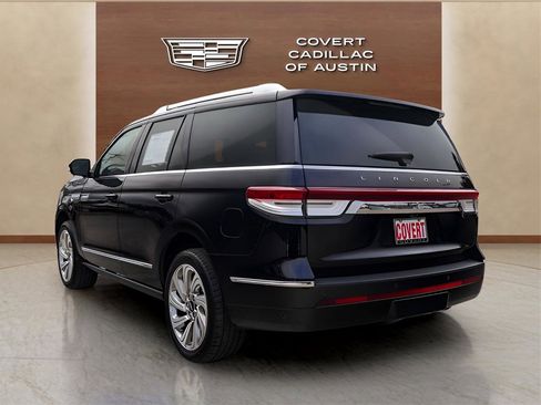 Used 2024 Lincoln Navigator Reserve image 3