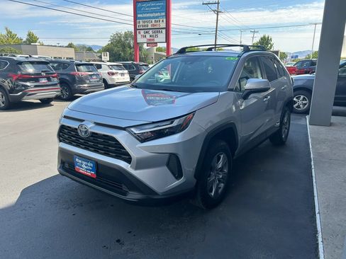 Used 2022 Toyota RAV4 XLE w/ Convenience Package AWD/4WD image 2