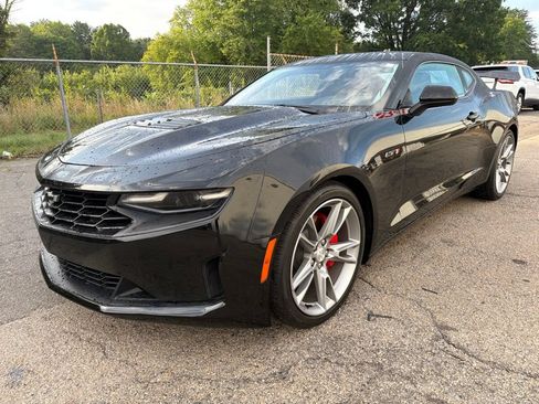 Used 2022 Chevrolet Camaro LT w/ Technology Package RWD image 6