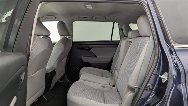 Used 2023 Toyota Highlander LE FWD image 17