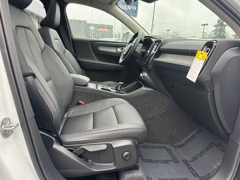 Used 2025 Volvo XC40 B5 Core w/ Protection Package Premier image 10
